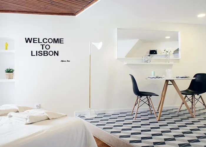 Alfama Rose - Guitarra דירה *